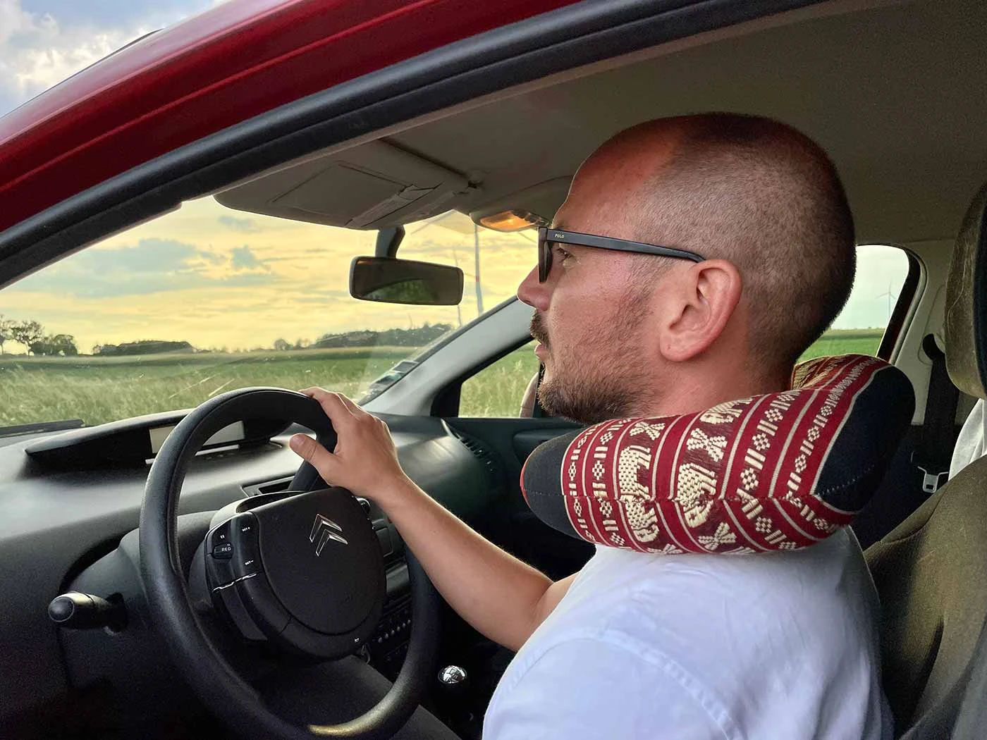 Ontspannen Reisgezelschap: Het Kapok Nekkussen voor Ongeëvenaard Comfort onderweg Ontspannen Reisgezelschap: Het Kapok Nekkussen voor Ongeëvenaard Comfort onderweg